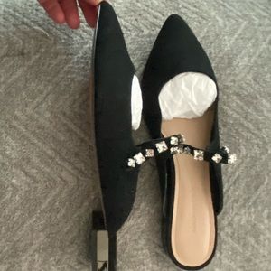 Banana Republic, black mule in suede with a strap in rhinestones. Size 8 1/5.